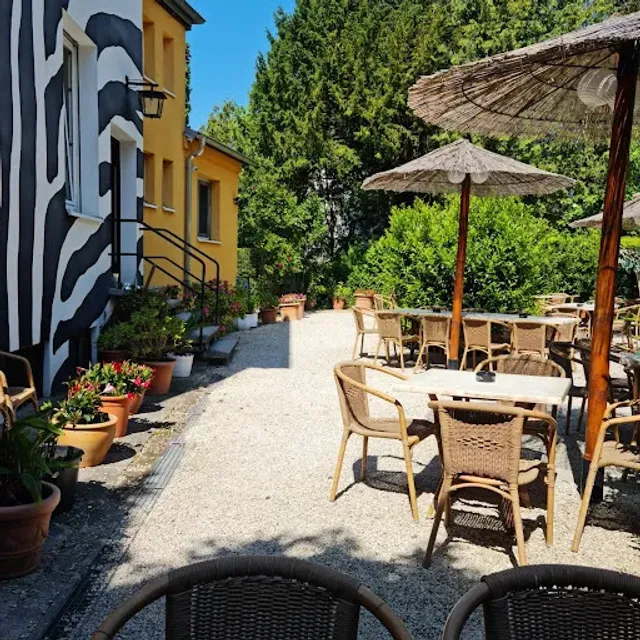 Harambe Afrika Pension Restaurant