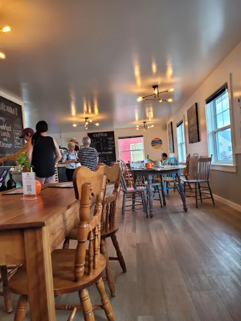 Black & White - Café and Bistro