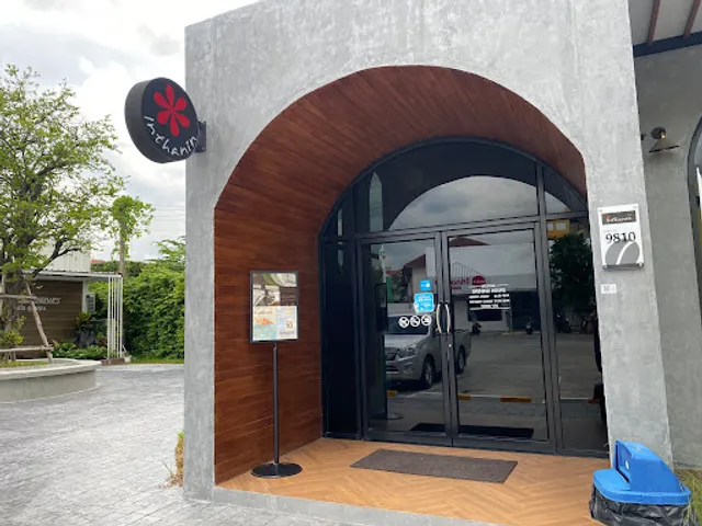 Inthanin Coffee สาขา สถานีบริการน้ำมันบางจาก สามโคก #9810