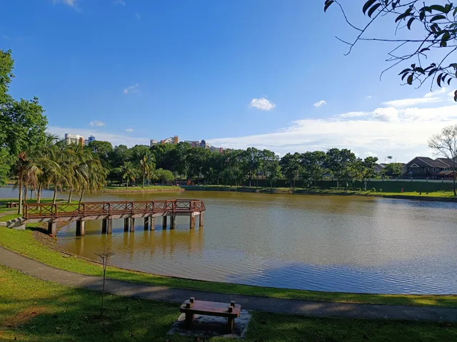 Lake Garden Taman Seri Alam (teratak)