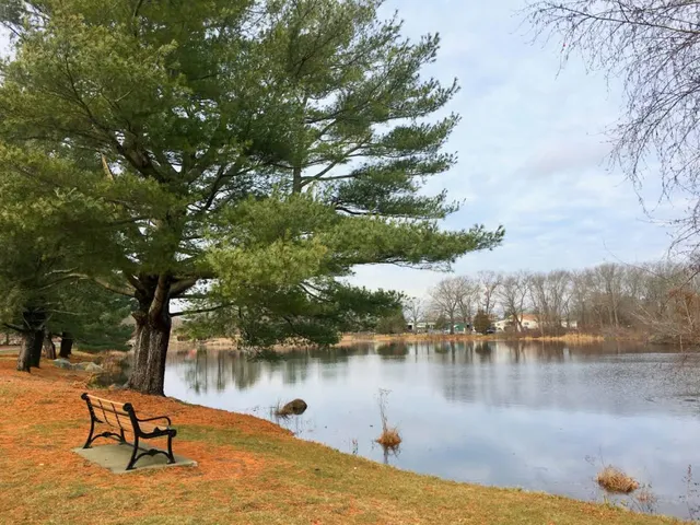 Hobart Pond