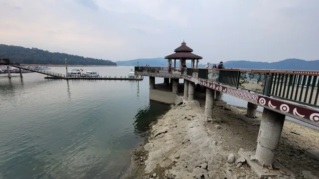 Yidashao Lakeside Trail