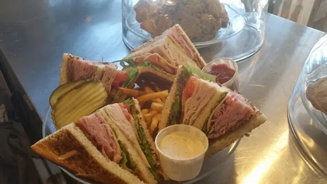 Tradewinds @ Jiffy’s Cafe & Bottle Market