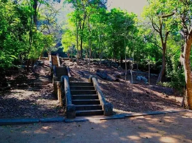 Arankele Maliyadeva Arahantha Senasanaya අරන්කැලේ මලියදේව අරහන්ත සේනාසනය