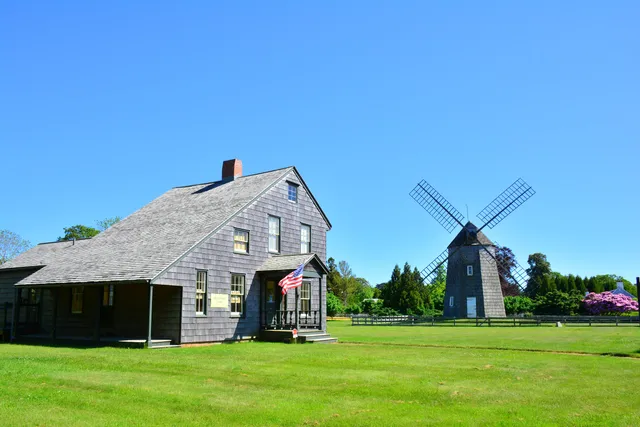 Lion Gardiner Mill Cottage