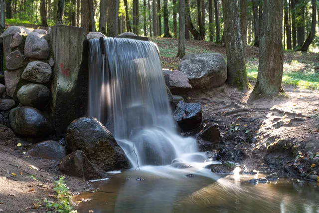 Vodopady V Parke Drozdy