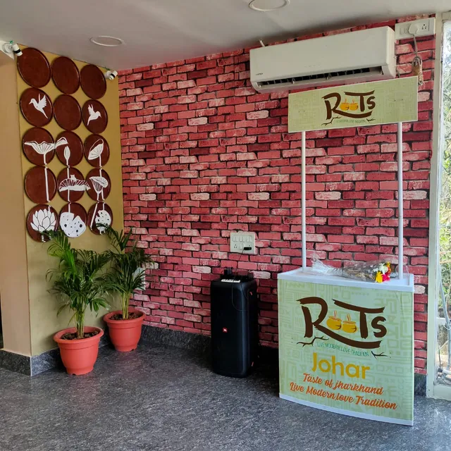 Roots (Live modern. Love tradition)