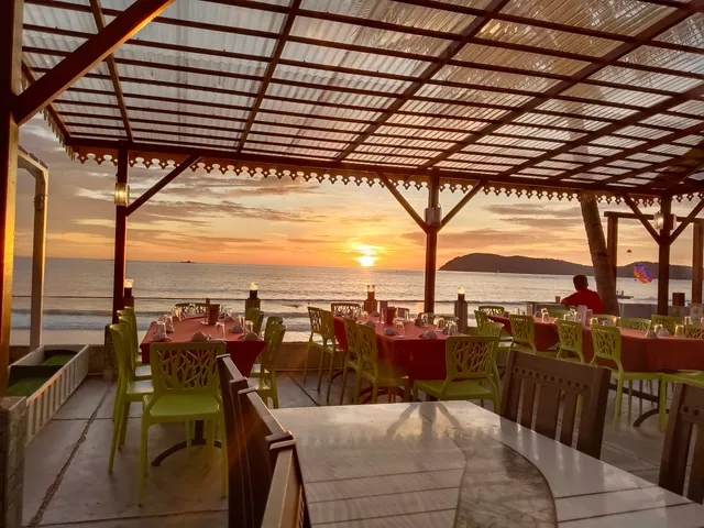 Warung Upih Ikan Bakar Seafood Beach Restaurant