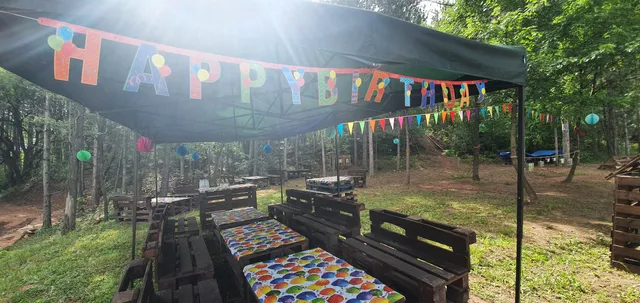 Парк С мама и тате в гората