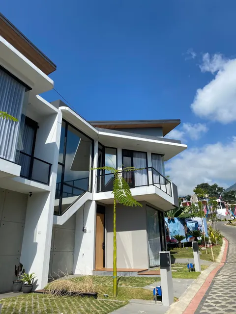 Parama Panderman Hill