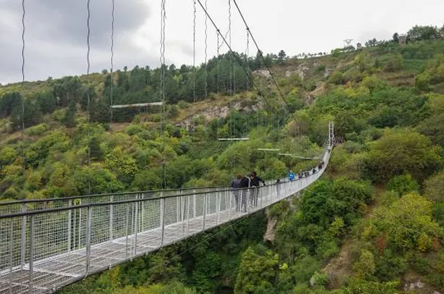 Khndzoresk swinging bridge