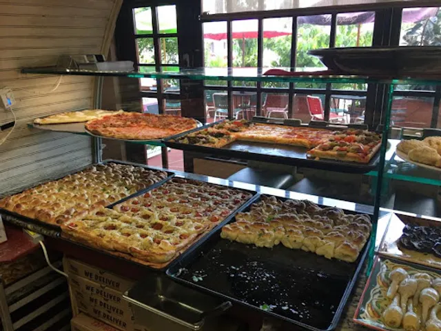 Tuttorosso Restaurant & Pizzeria