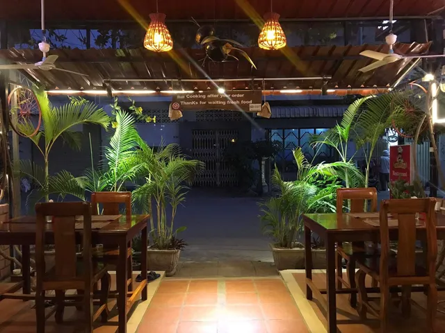 Coconut Lyly Restaurant & Cooking School