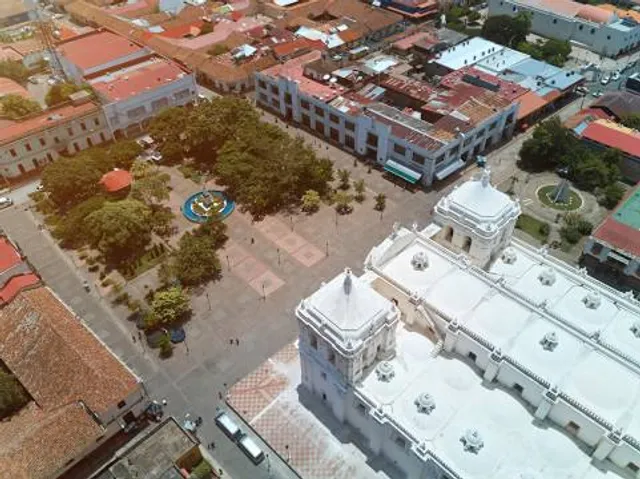 Plaza Parque Central de León, Juan José Quezada