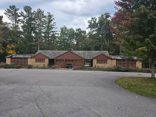 Cumberland Mountain State Park Office Visitor Center