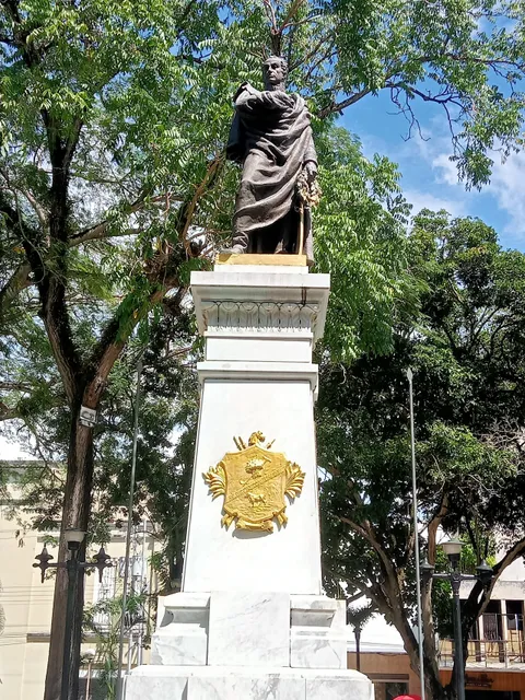 Bolívar Square