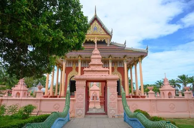 Wat Kaew Phichit Phra Aram Luang