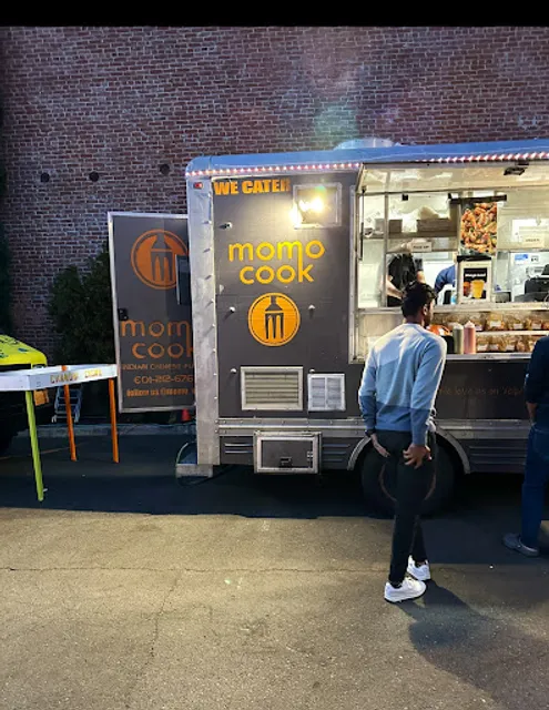 Momo Cook truck