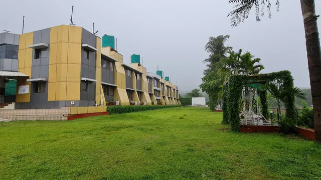 Savshanti Lake Resort