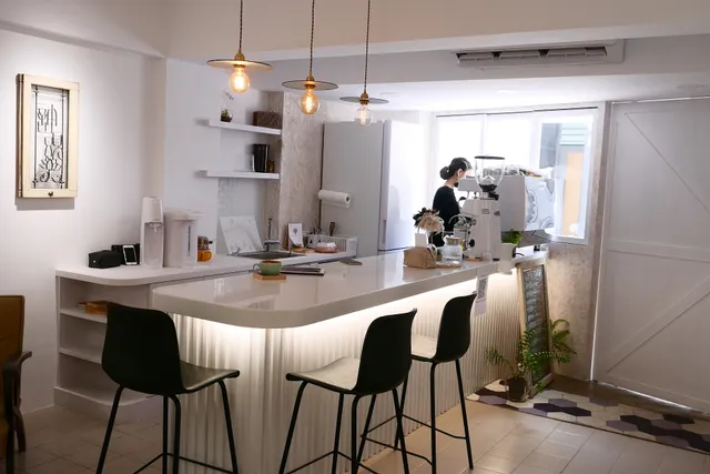 SHE TOLD 她說咖啡