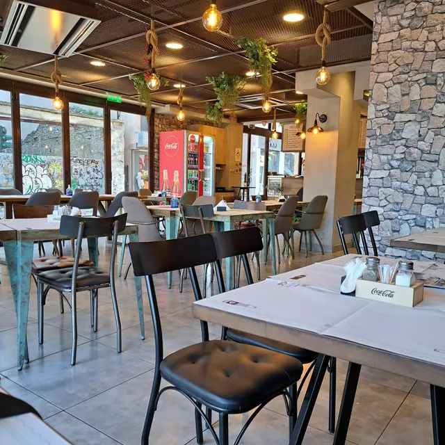 Μπες Στο Ψητό - Σουβλάκι Λιβαδειά