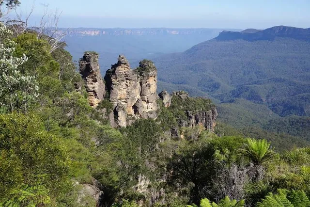 Three Sisters walk