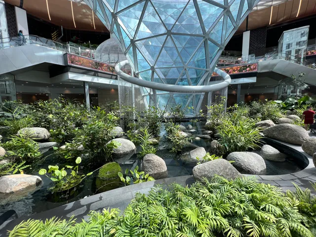 حديقة مطار حمد الدولي