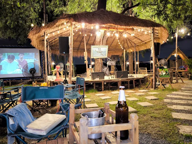 นีนม แคมป์ปิ้ง