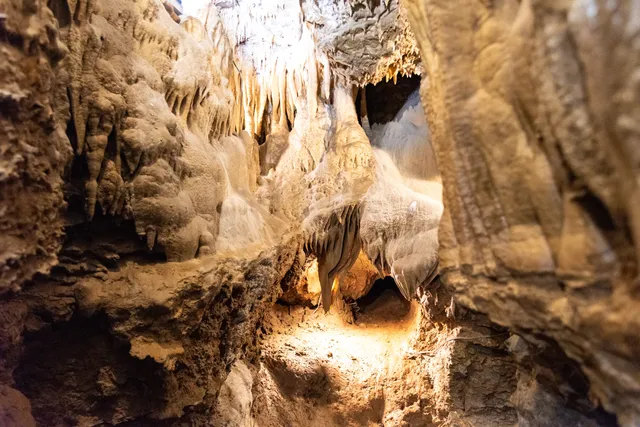 Crystal Grottoes Caverns