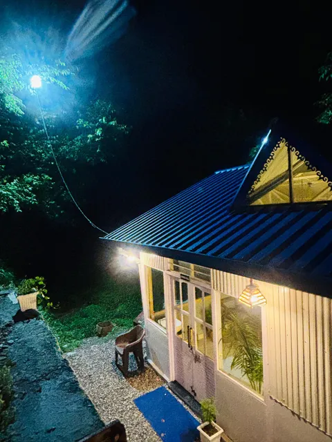 whistling woods resort