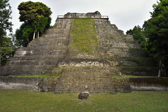 Templo 216 Yaxha