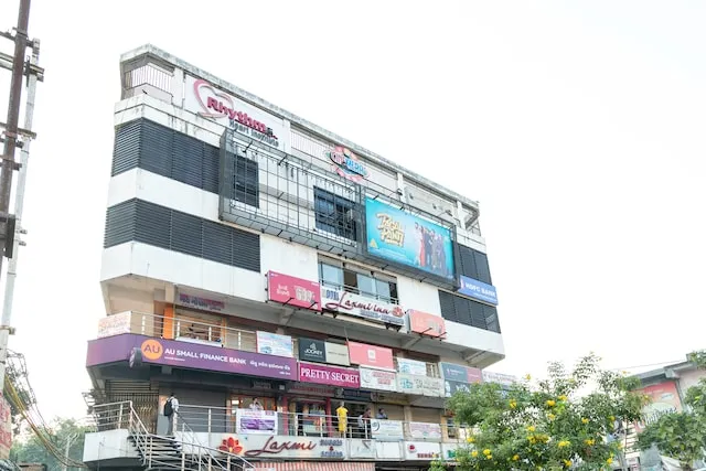 Capital O Hotel Laxmi Inn