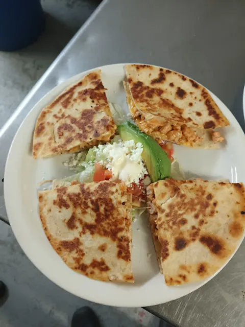 El Chido: Resturante, Taquiera y Tienda Mexicana