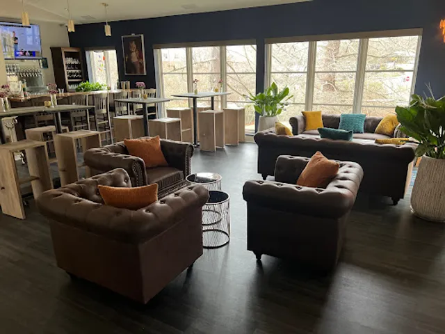 Azalea Bar & Kitchen