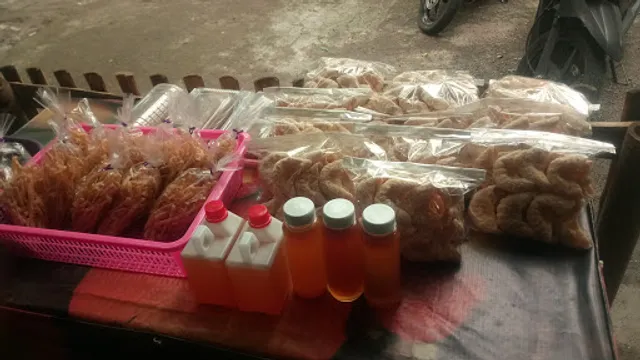 Lesehan Tiga Bersaudara