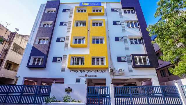 FabExpress U Hotel - Hotel in Saligramam, Chennai