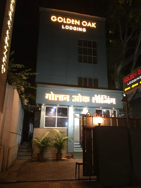 Golden Oak Lodging By WB Inn