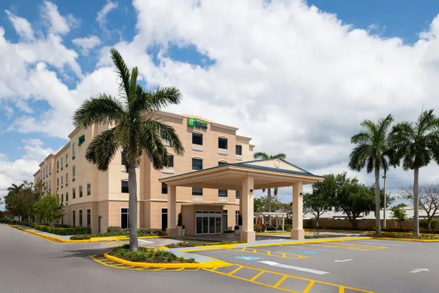 Holiday Inn Express & Suites Boynton Beach West by IHG