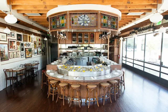 Queen's Raw Bar & Grill