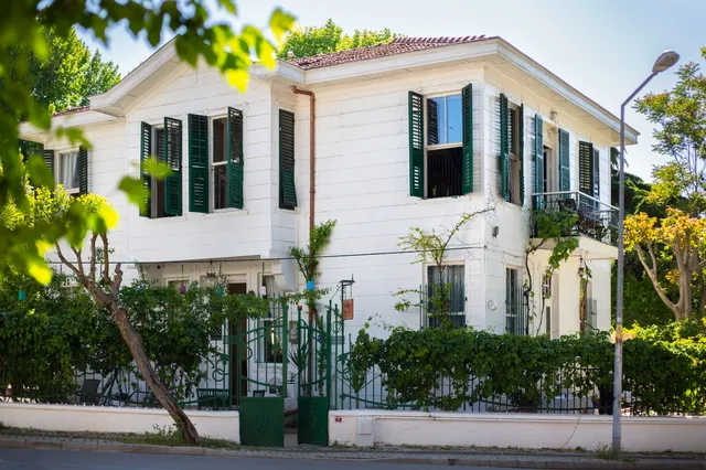 No16 Büyükada | Otel, Kahvaltı, Restaurant ve Cafe