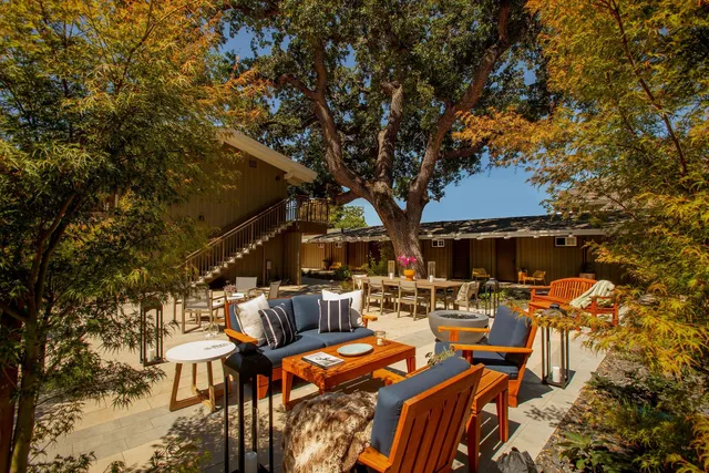 Red Cottage Inn & Suites