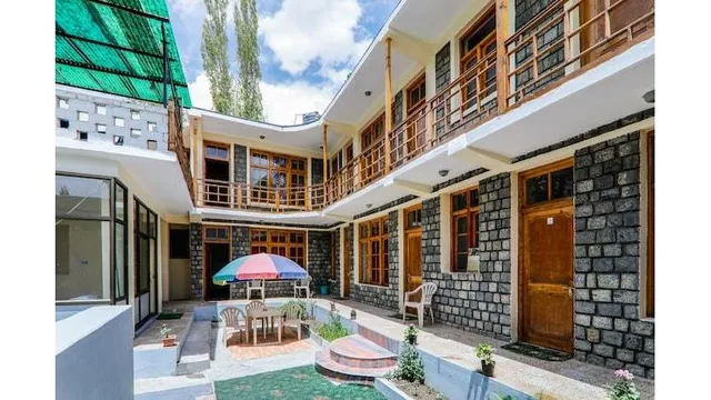 OYO 36314 Naaz Guest House