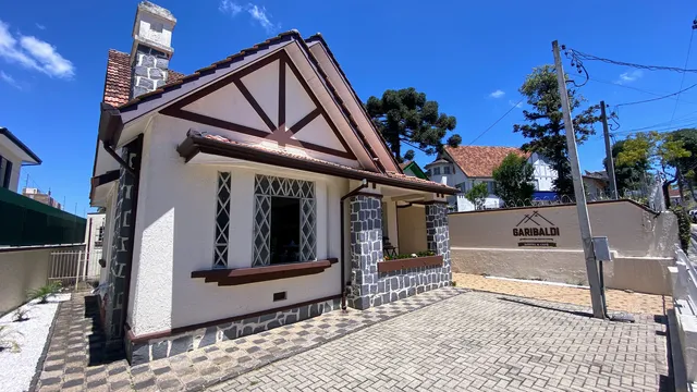 Garibaldi Hostel & Pub