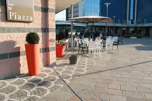 La Piazza - Social Bistrot