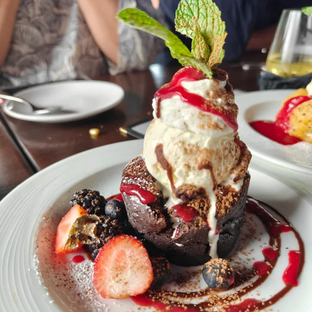 Entourage Downers Grove