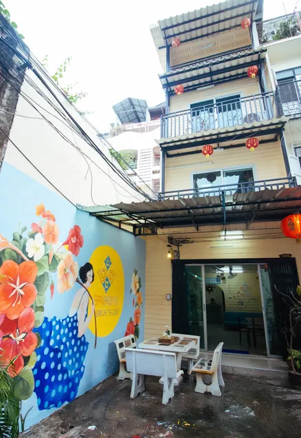 The Oasis Hostel Chinatown