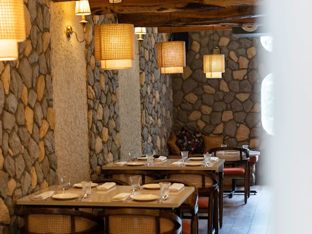 Zinnia - Abstract Dining