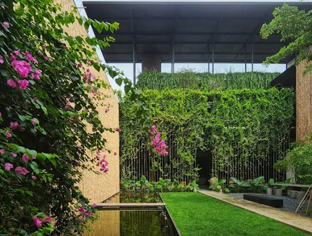 The Vibes Events & Dining