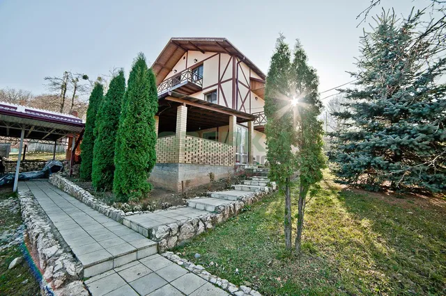 "Ozerki" - Kottedzhi V Gorakh Adygei Posutochno