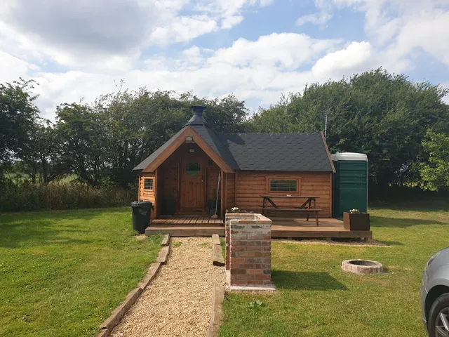 Elton Barn Fishery & Retreat